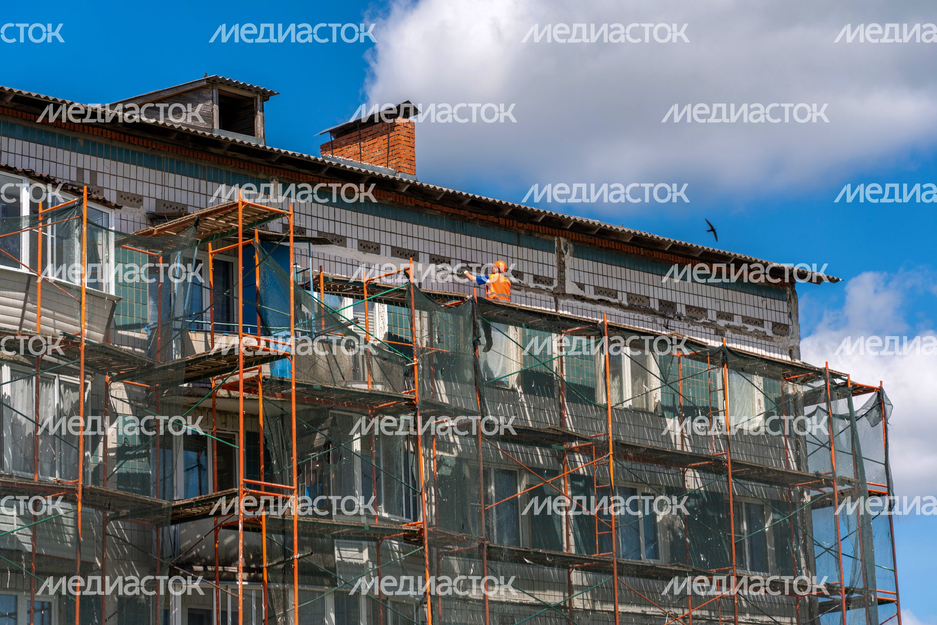 Ремонт фасада многоквартирного дома №2 в селе Новопетровское округа Истра