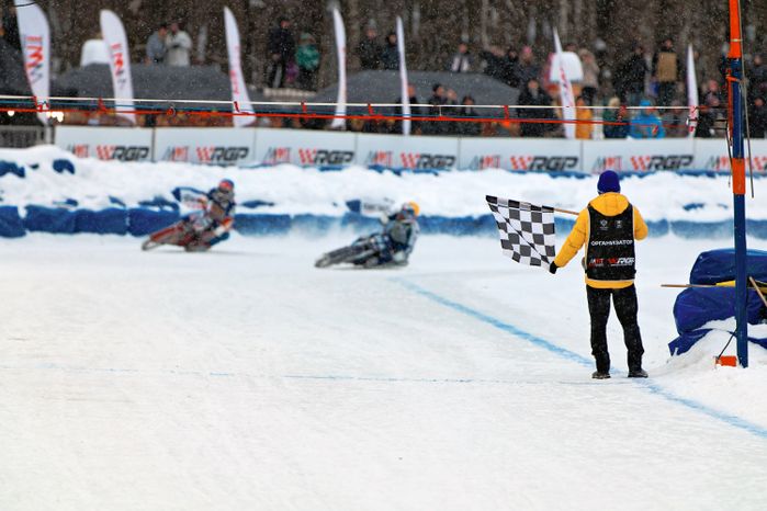 Второй день суперфинала личного чемпионата России по ледовому спидвею в Красногорске