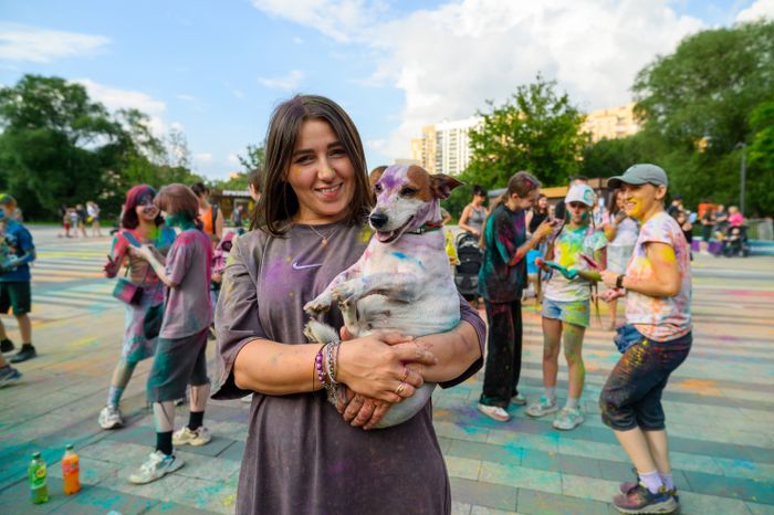 Фестиваль красок Holi Dance в Наташинском парке в Люберцах