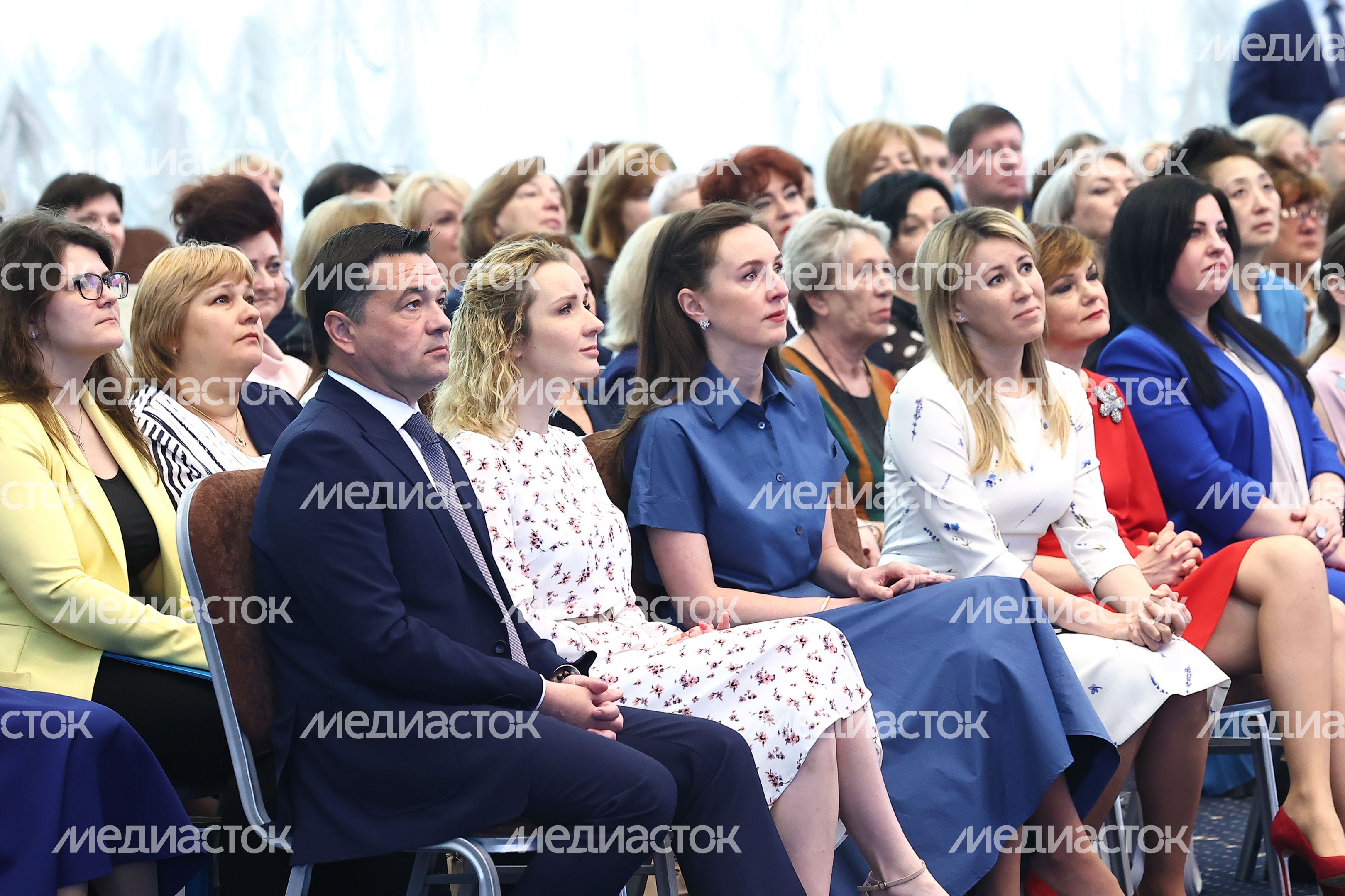 Поздравление Губернатором Московской области социальных работников региона с профессиональным праздником и вручение им областных наград