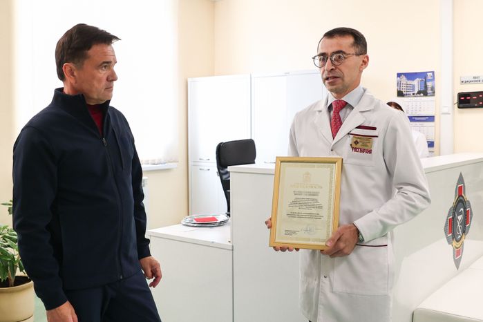 Андрей Воробьев наградил медиков в госпитале Росгвардии в Балашихе