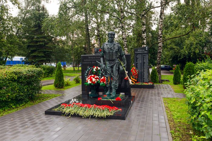 Памятник погибшим в локальных конфликтах и мемориал погибшим в СВО на Советской площади в Солнечногорске