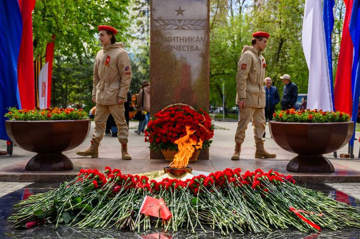 Торжественная церемония зажжения Вечного огня в Королеве