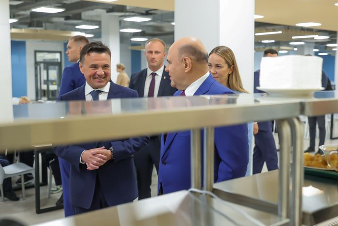 Михаил Мишустин и Андрей Воробьев поздравили учащихся и педагогов лобненского лицея «Авиатика»