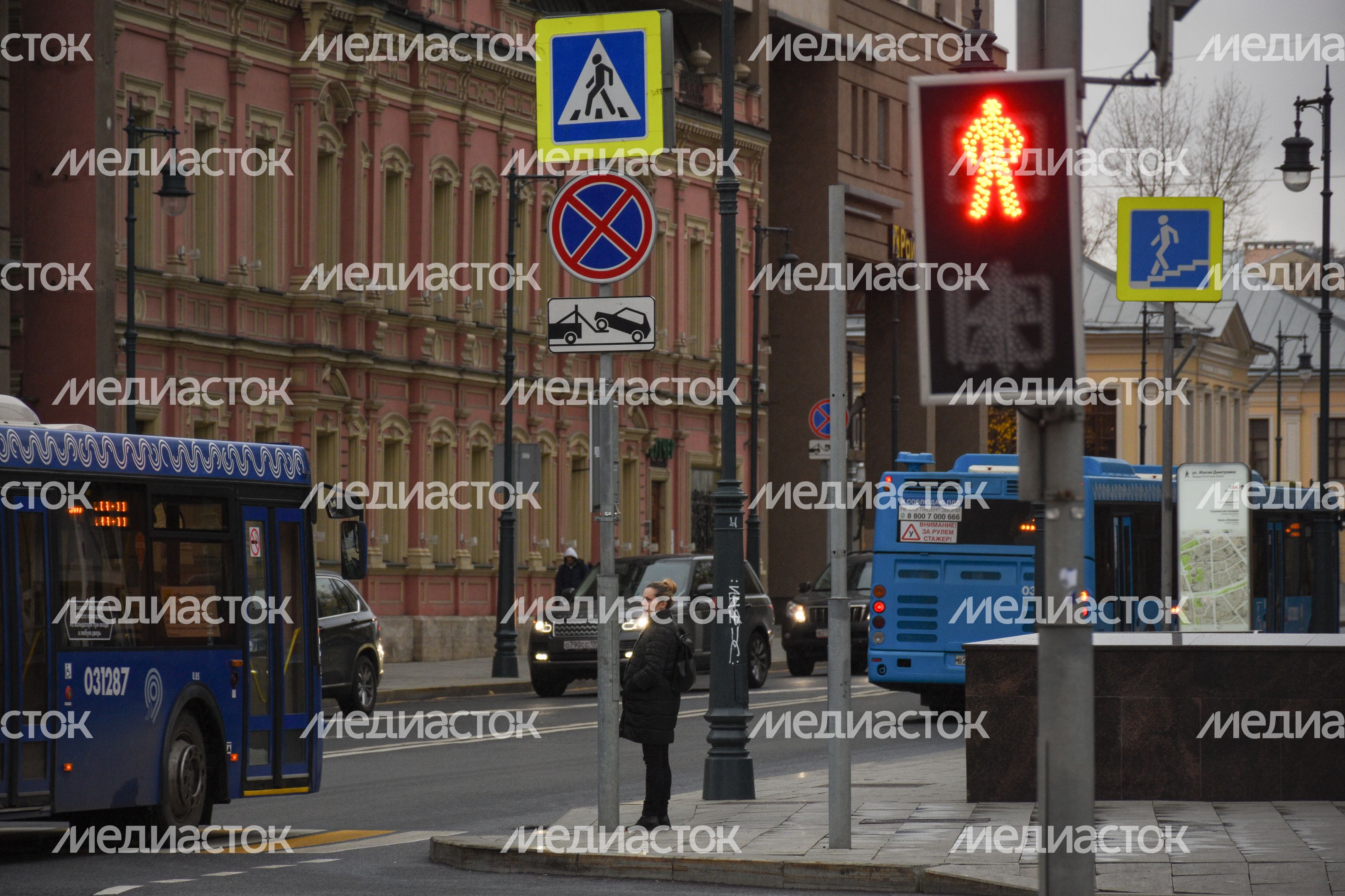 Повседневная жизнь города в Москве осенью