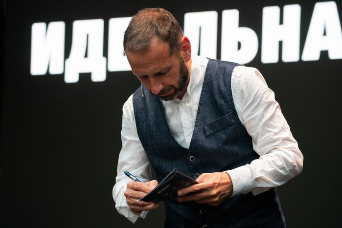 Виолончелист Борис Андрианов в постановке «Хулиган и классик. Идеальная пара»