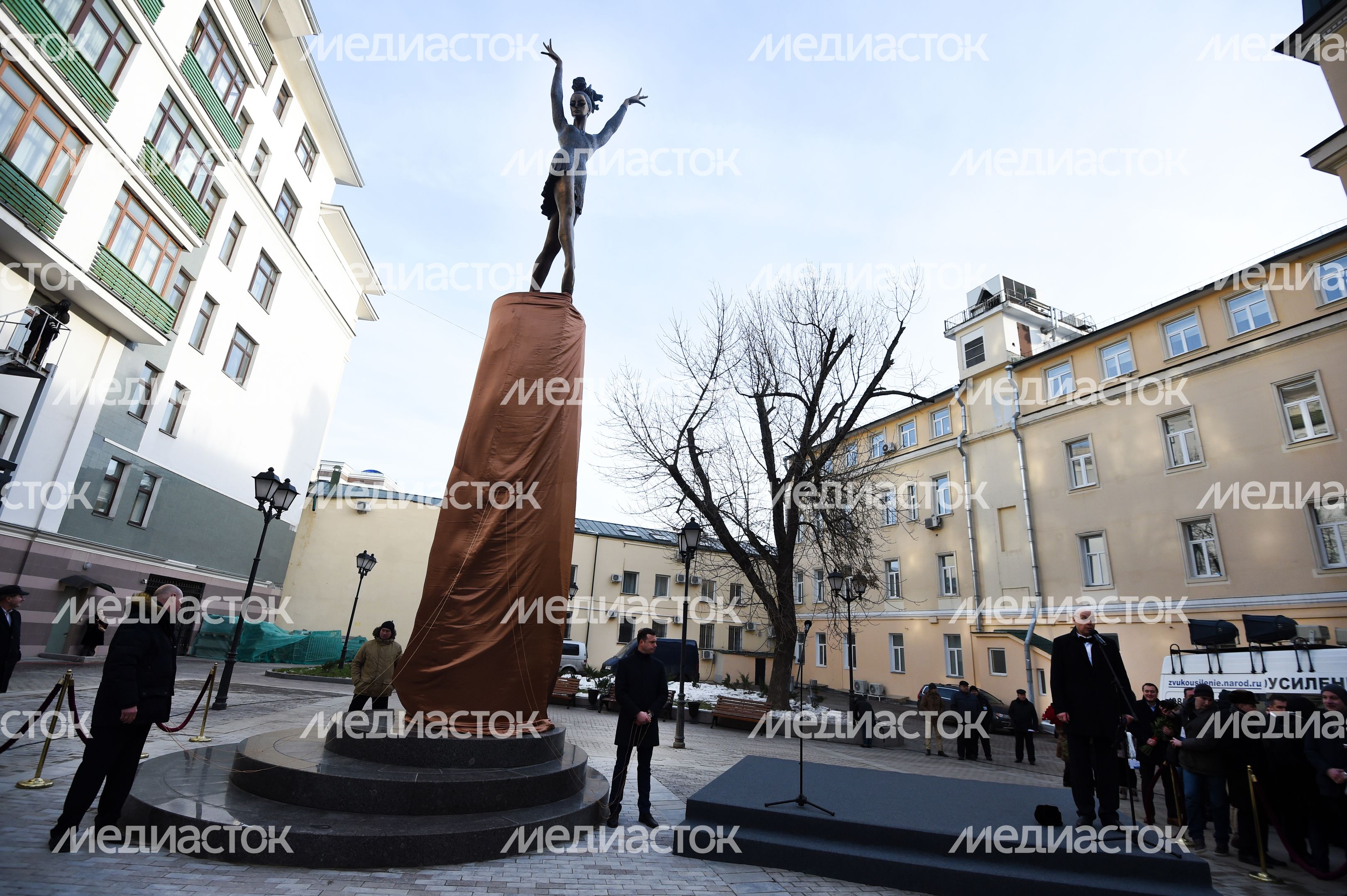 Церемония открытия памятника Майе Плисецкой