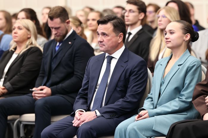 Андрей Воробьев поздравил волонтёров с Днем добровольца Московской области