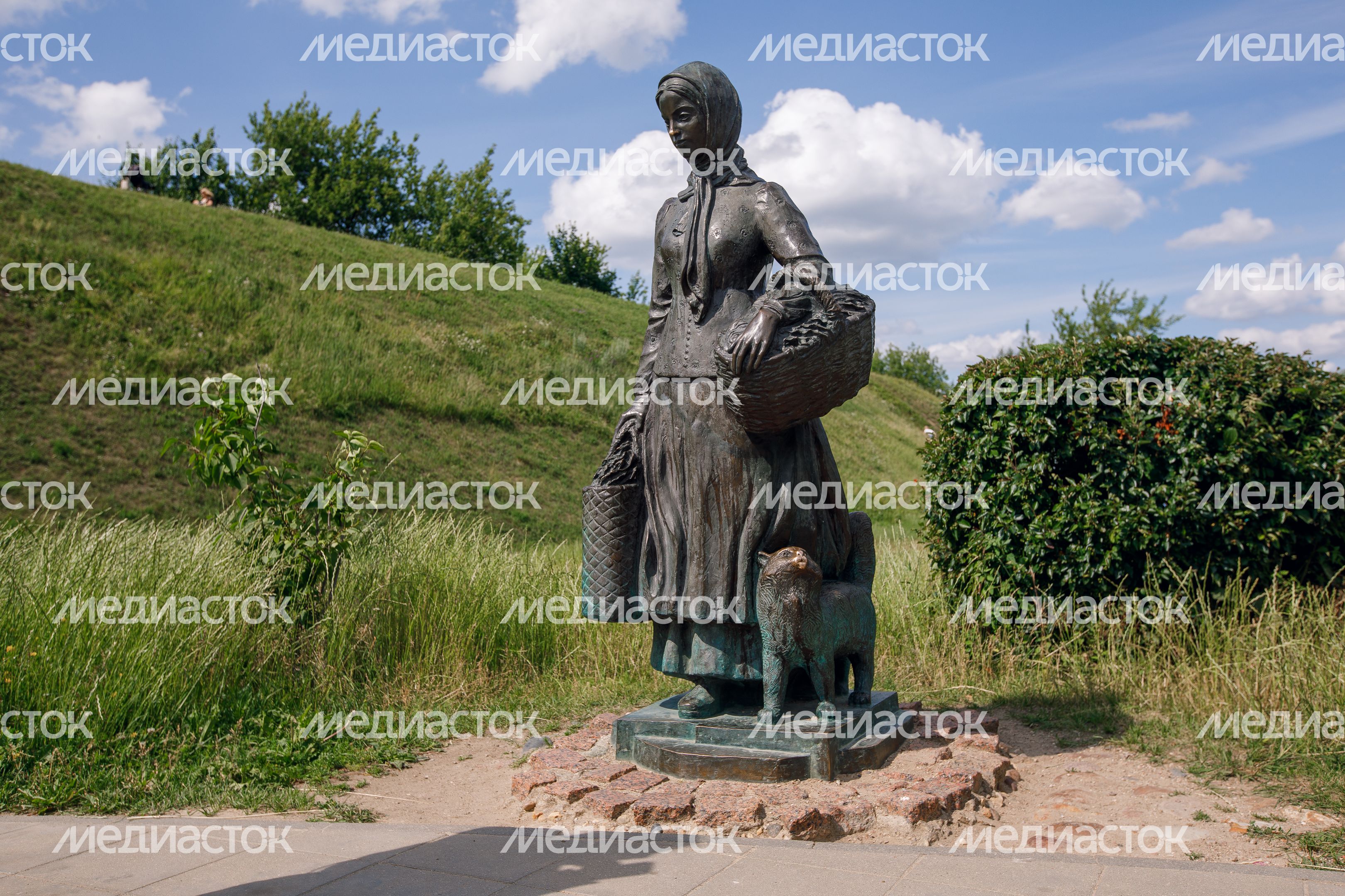 Дмитров. Скульптурная композиция «Горожане» Дмитров. Скульптурная композиция «Горожане»