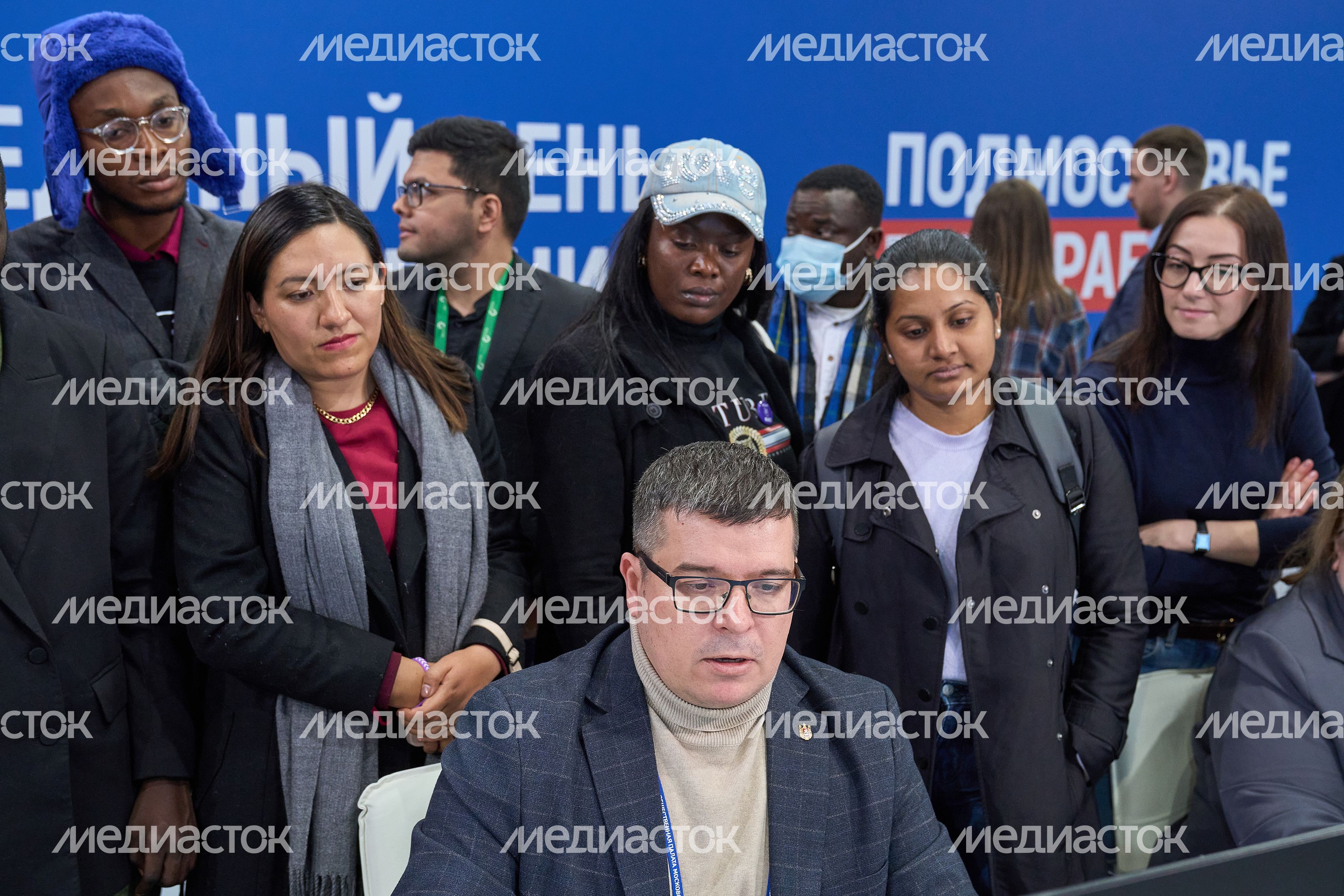 Иностранной молодёжи показали, как проходят выборы президента в Подмосковье