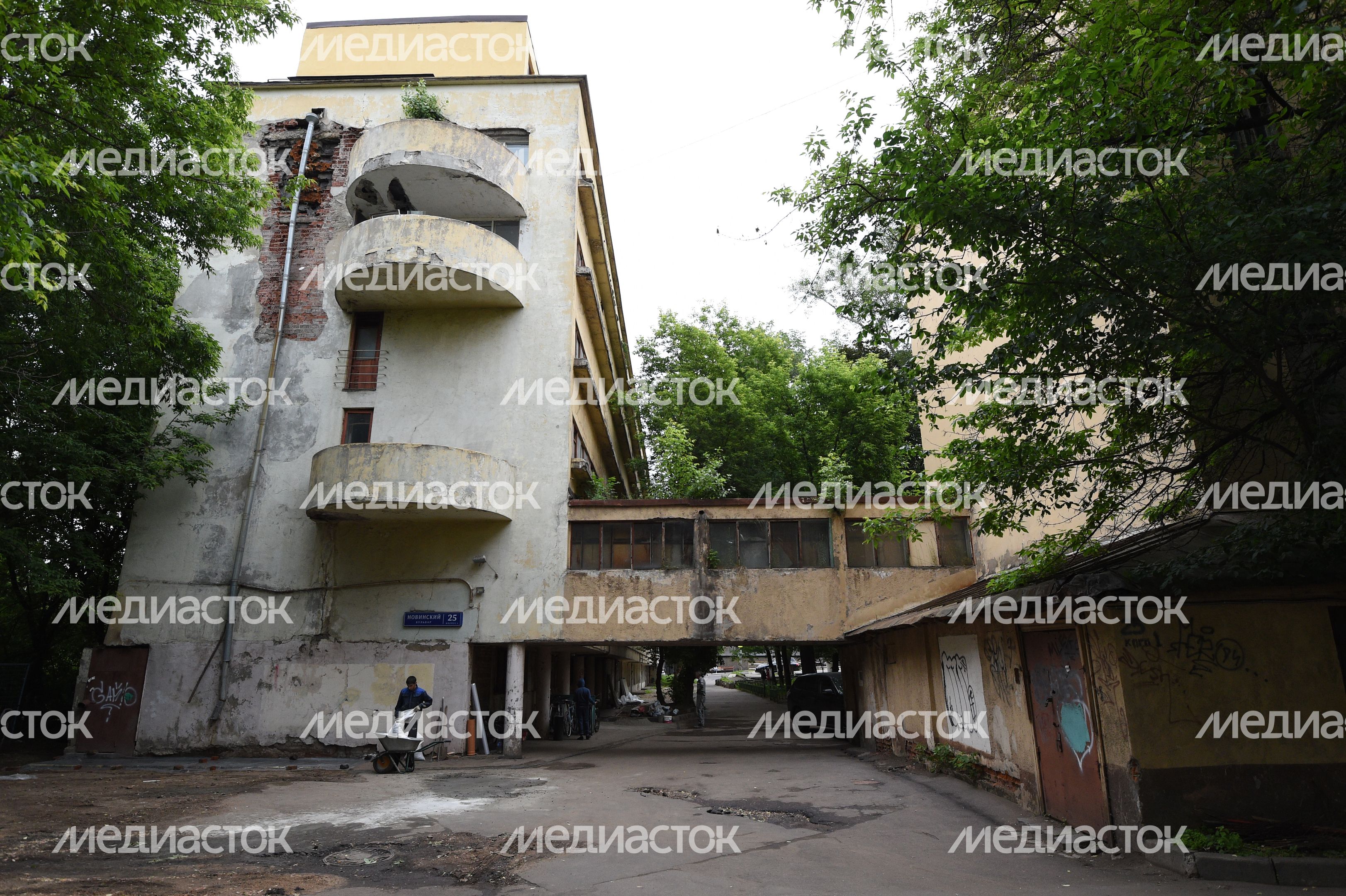 Памятник конструктивизма «Дом Наркомфина» в Москве