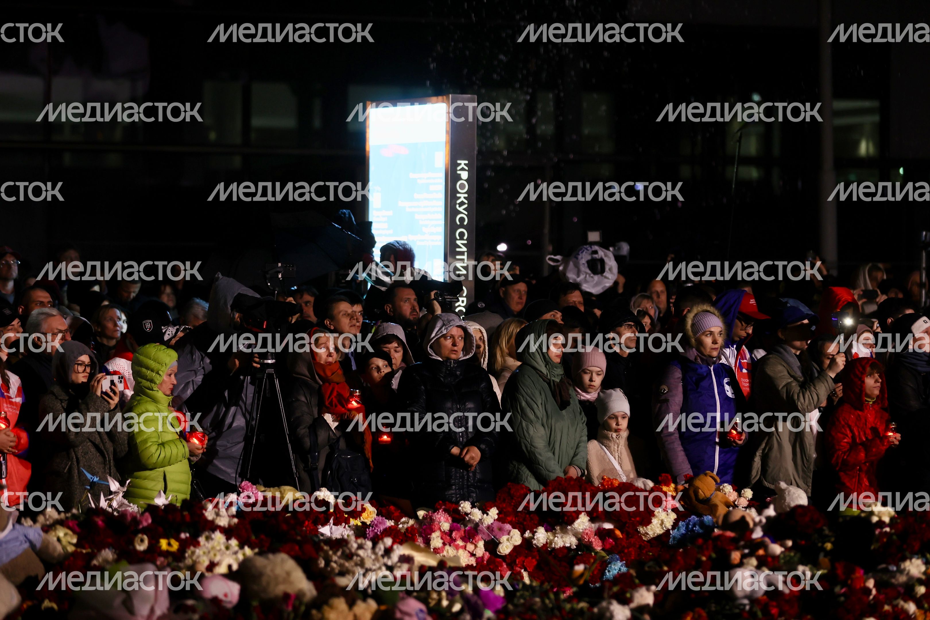 Акция памяти "Журавли" прошла на девятый день после теракта в "Крокус Сити Холле"