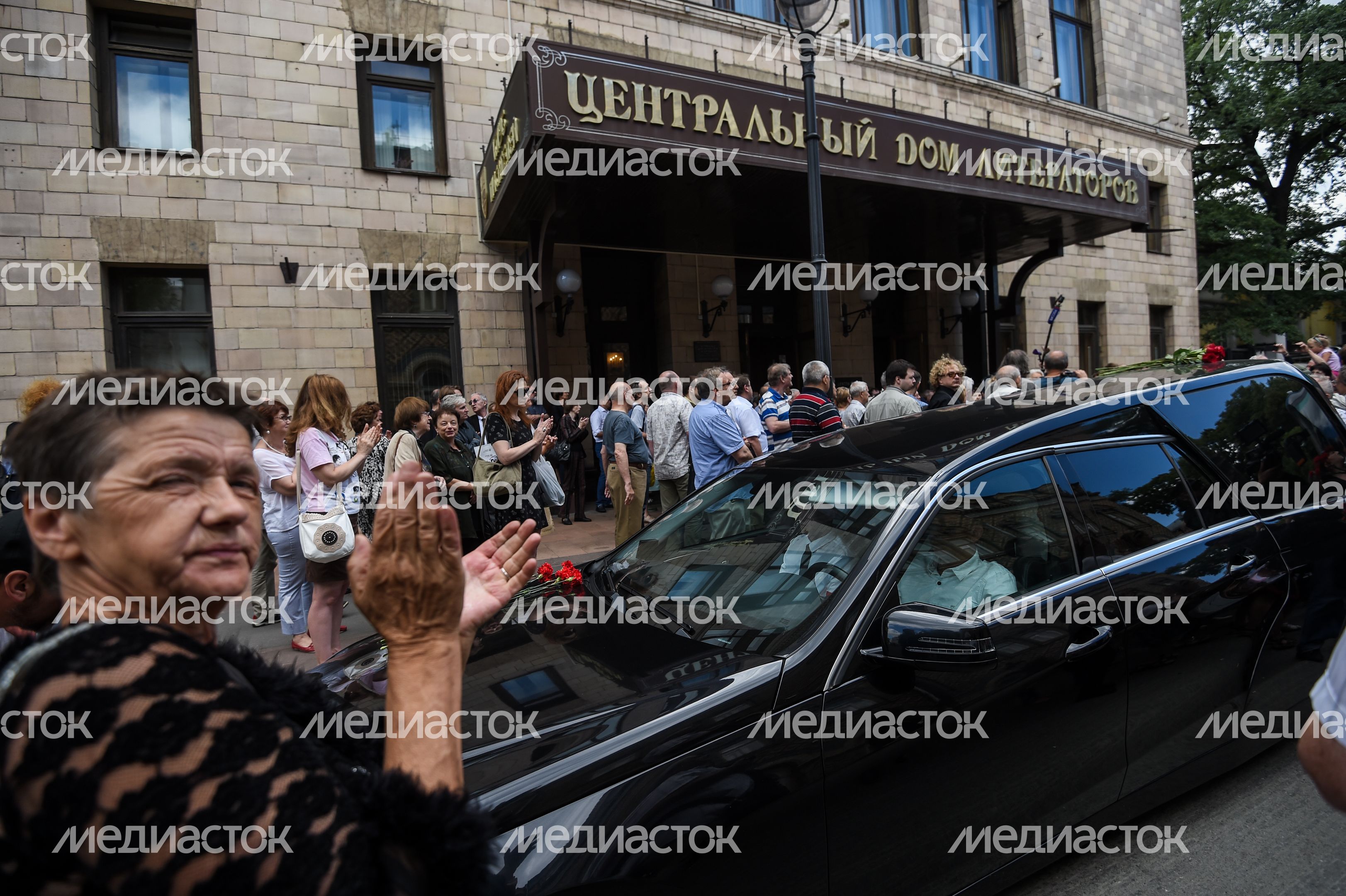 Церемония прощания с писателем Владимиром Войновичем в Москве