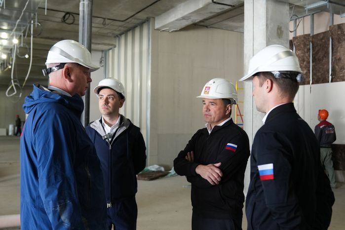 Андрей Воробьев проверил ход строительства многопрофильной больницы в Балашихе