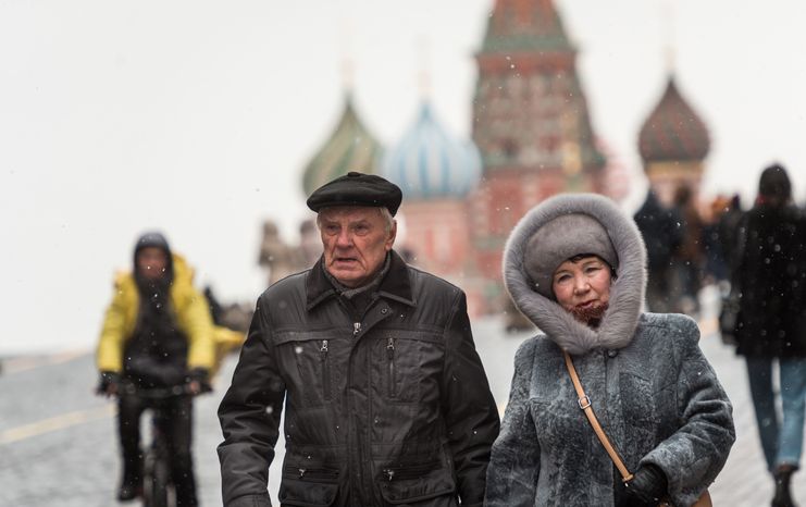 Люди в масках в период эпидемии коронавируса