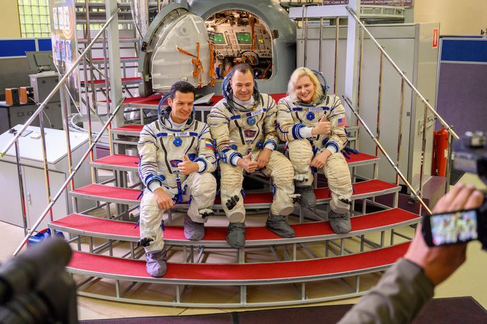 Дублирующий экипаж космонавтов МКС-75 К. Борисов, Д. Петелин, Д. Бернхем на комплексной тренировке в Звездном городке