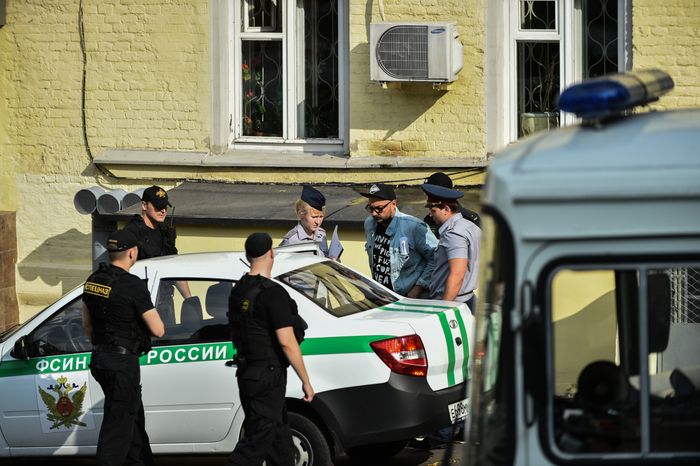 Кириллу Серебренникову избрали меру пресечения в Басманном суде