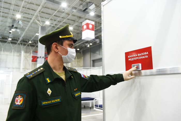 Медицинский центр для больных с коронавирусом, организованный в павильонах Конгрессно-выставочного центра в Кубинке