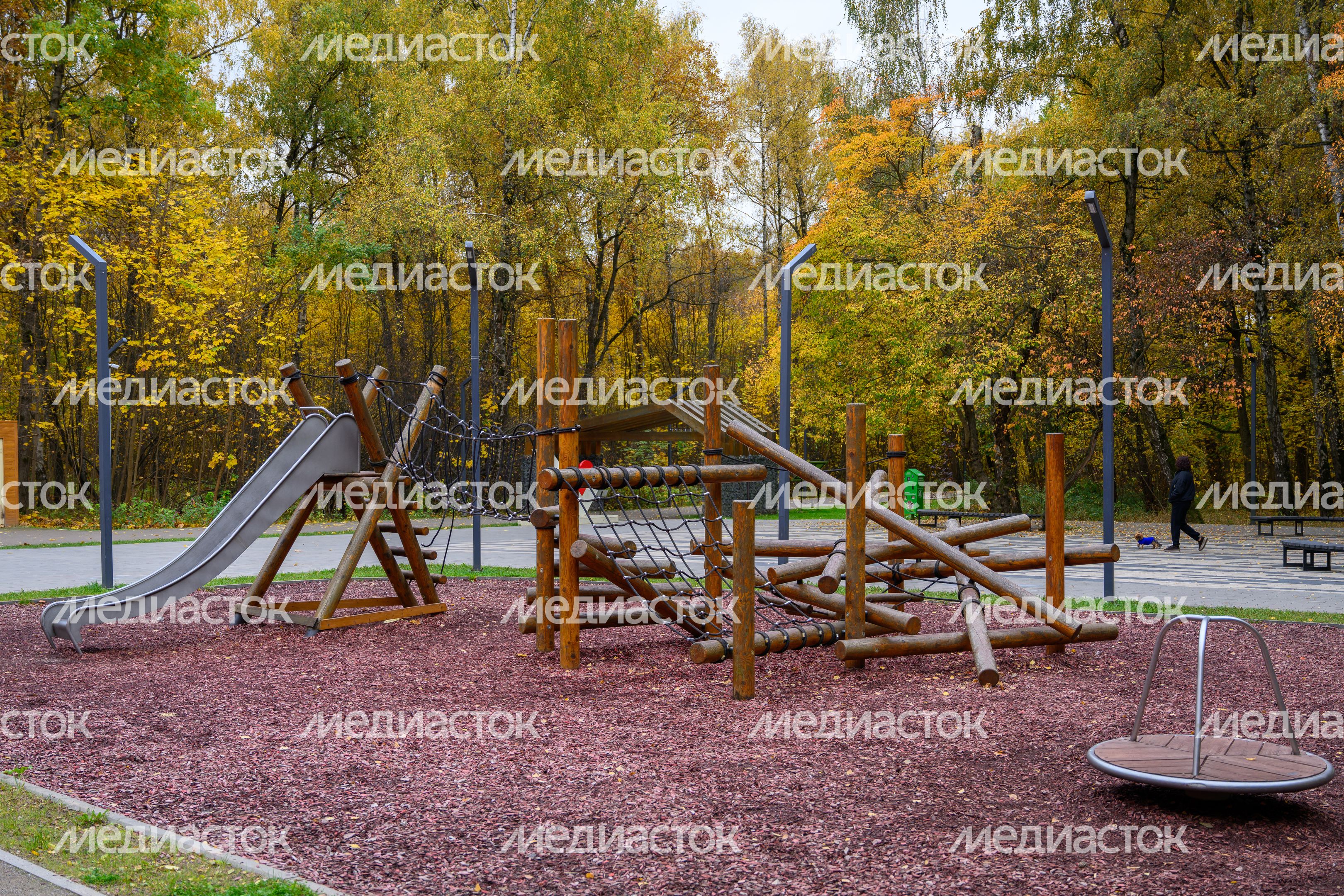 Парк «Апаринки» осенью в городе Видное Ленинского округа Парк «Апаринки» осенью в городе Видное Ленинского округа