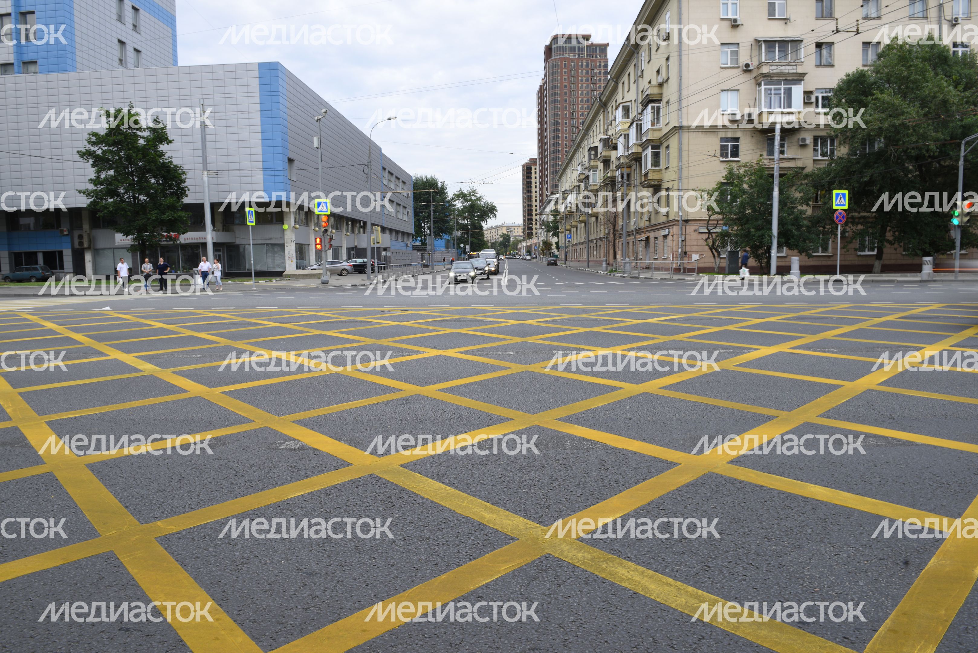 Дорожная разметка «вафельница» в Москве