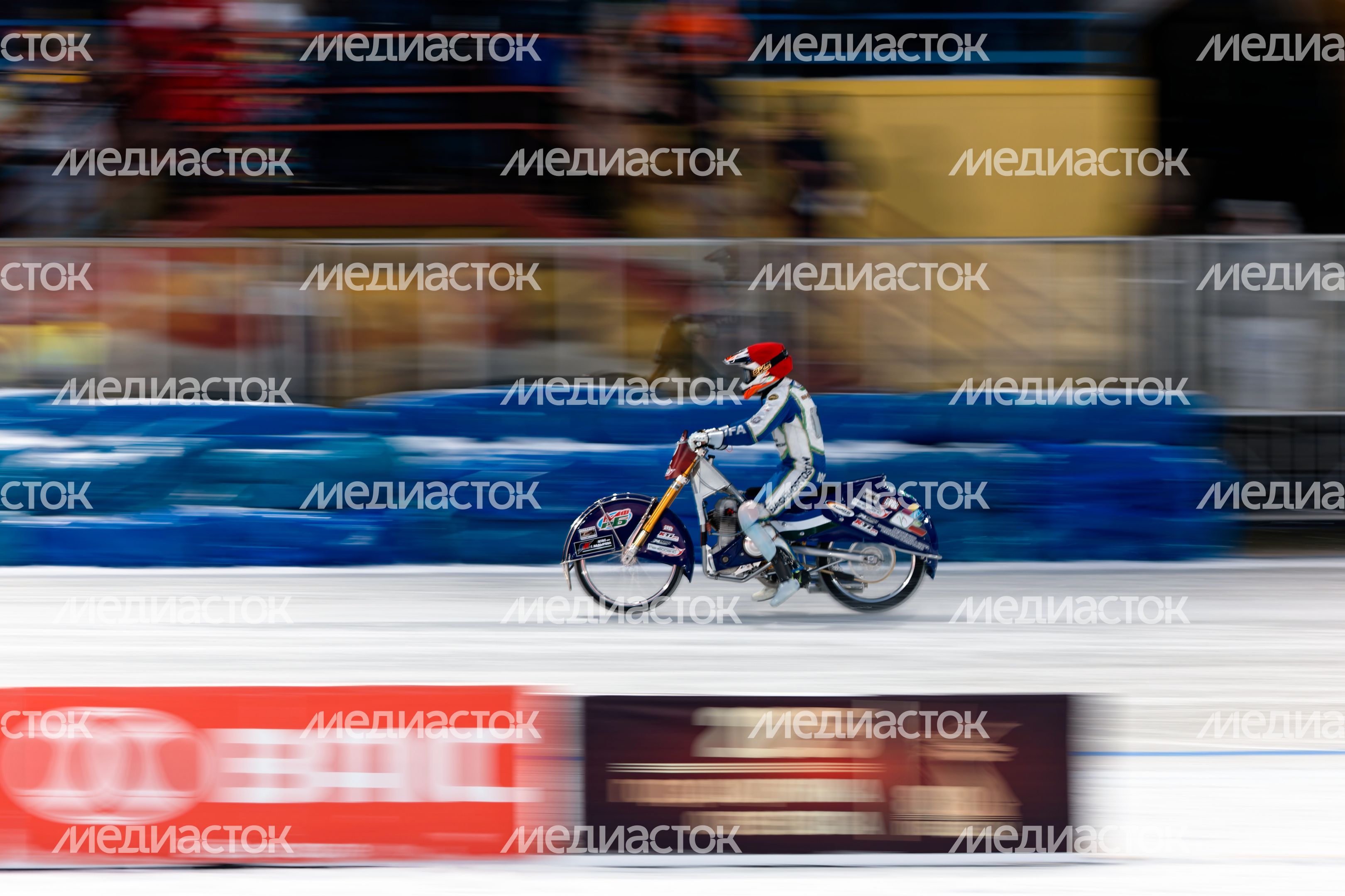 Чемпионат России по мотогонкам на льду в Красногорске Чемпионат России по мотогонкам на льду в Красногорске