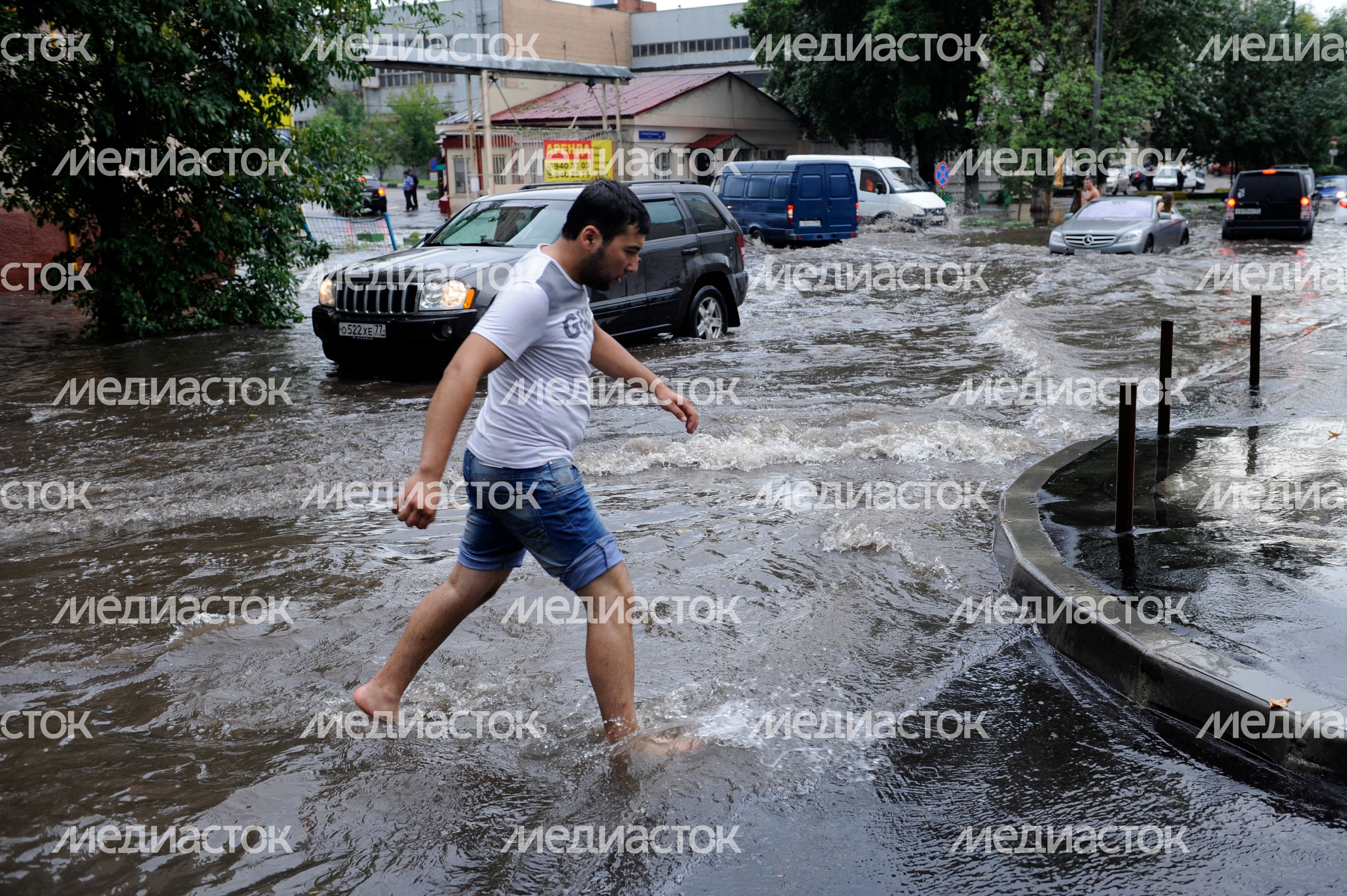 Сильный ливень прошел в Москве