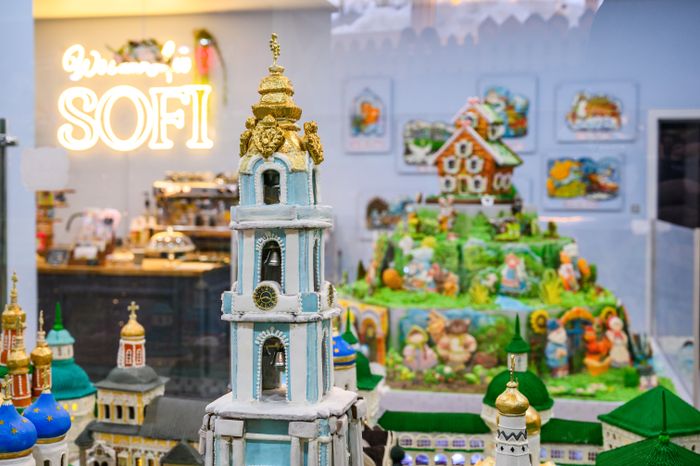 Троице-Сергиева лавра из имбирных пряников в пряничной мастерской Sofi