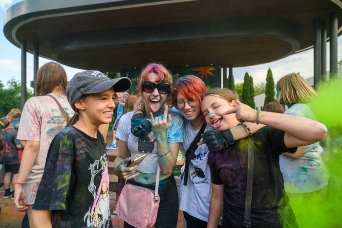 Фестиваль красок Holi Dance в Наташинском парке в Люберцах