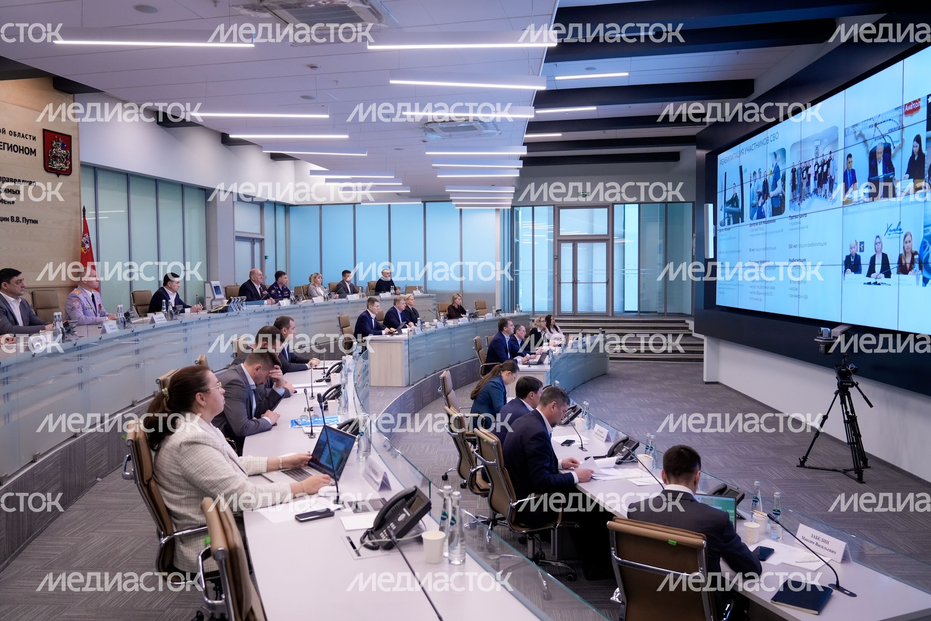 На совещании с губернатором главной темой стала поддержка защитников Родины и их близких