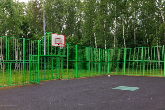 Спортивная площадка на набережной озера Дивное в парке «Заря» Балашихи