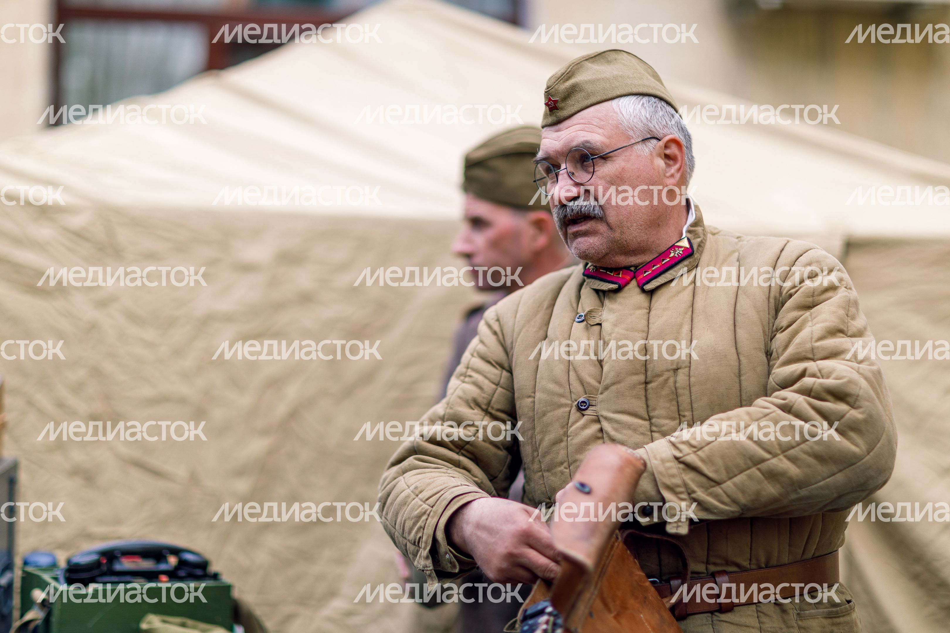 Военно-историческая реконструкция "Успех в единстве поколений" в Химках Военно-историческая реконструкция "Успех в единстве поколений" в Химках
