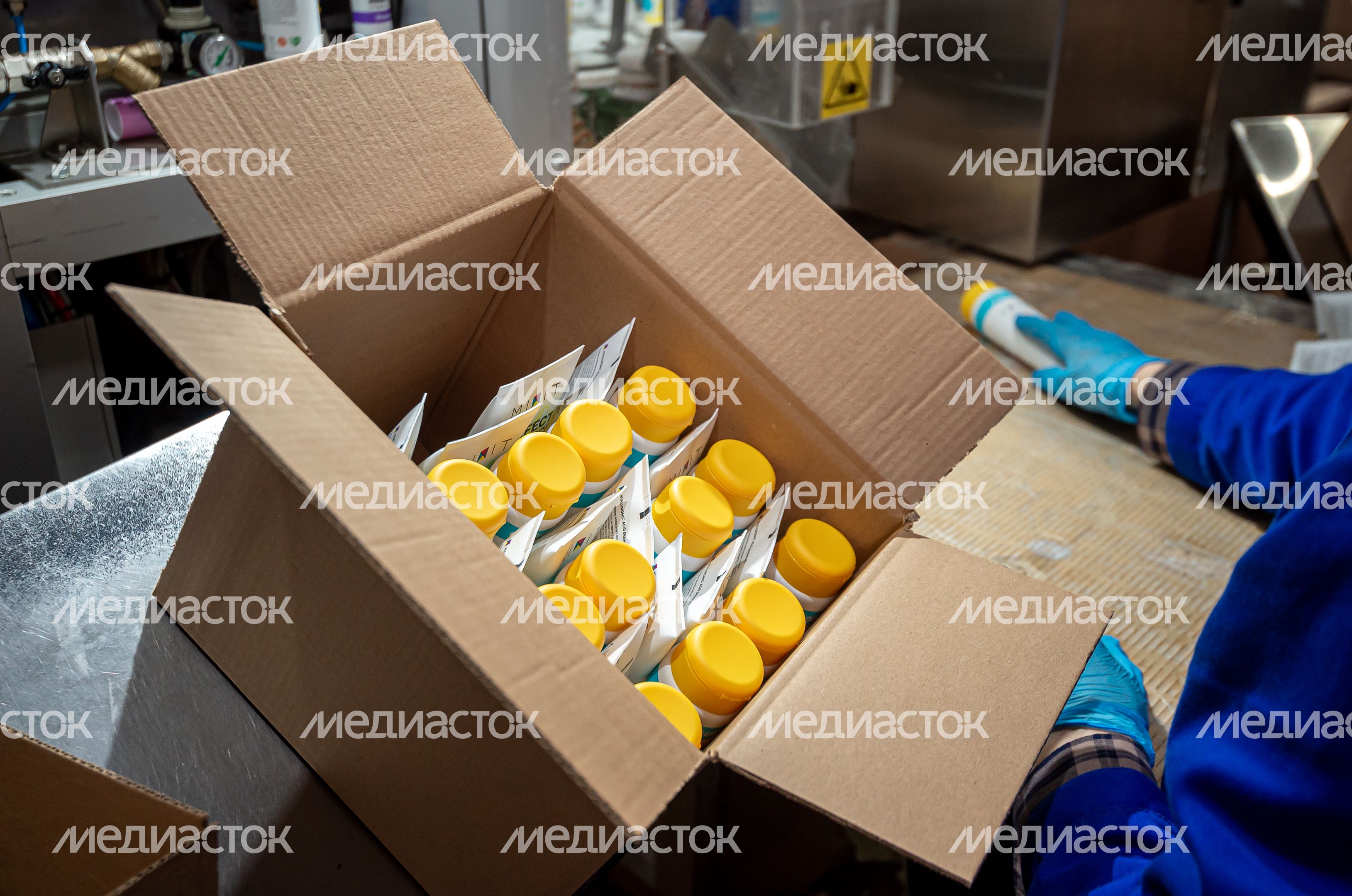 Процесс работы фабрики косметического бренда Mixit