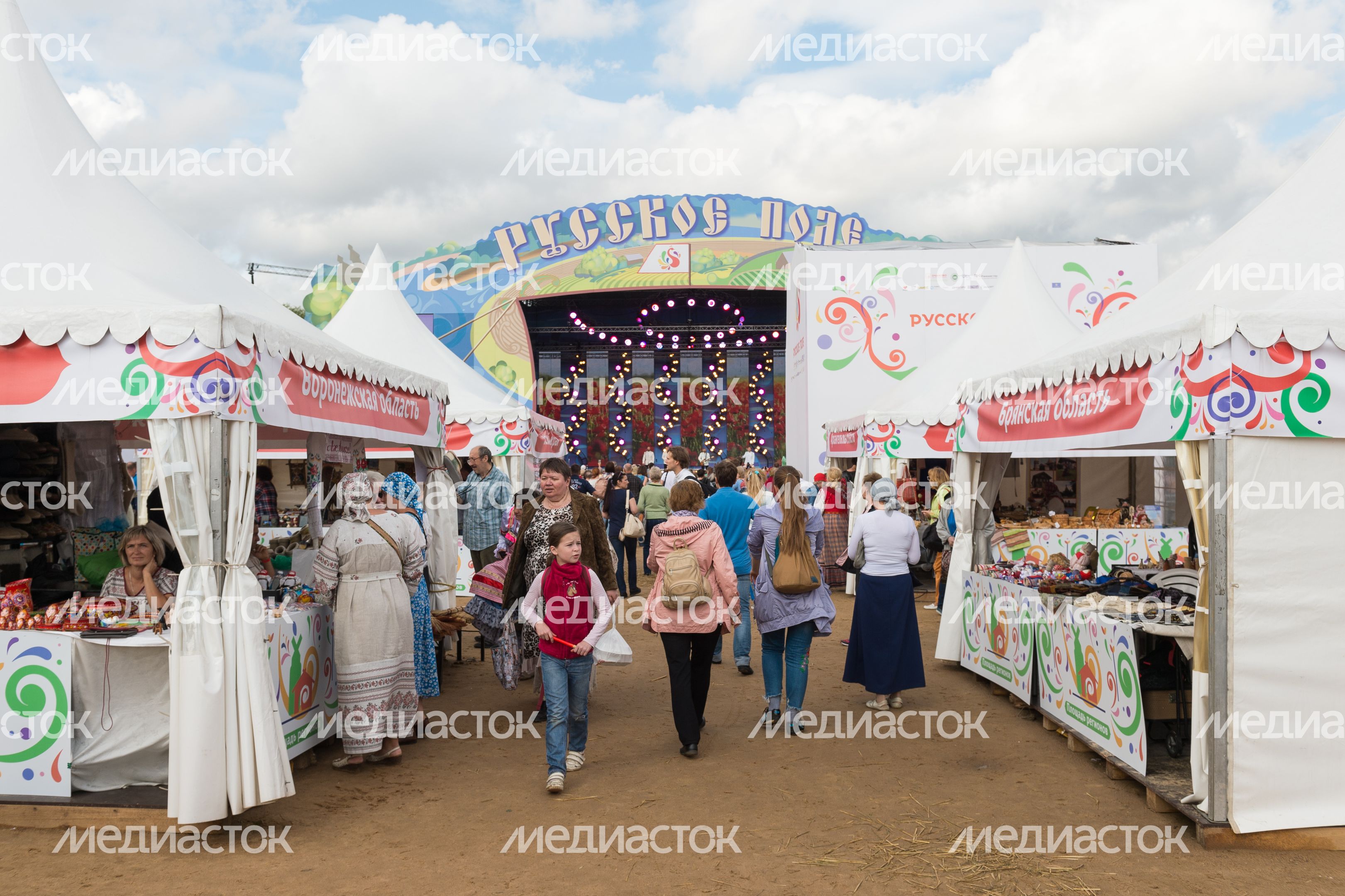 Фестиваль славянской культуры «Русское поле» в Коломенском Фестиваль славянской культуры «Русское поле» в Коломенском