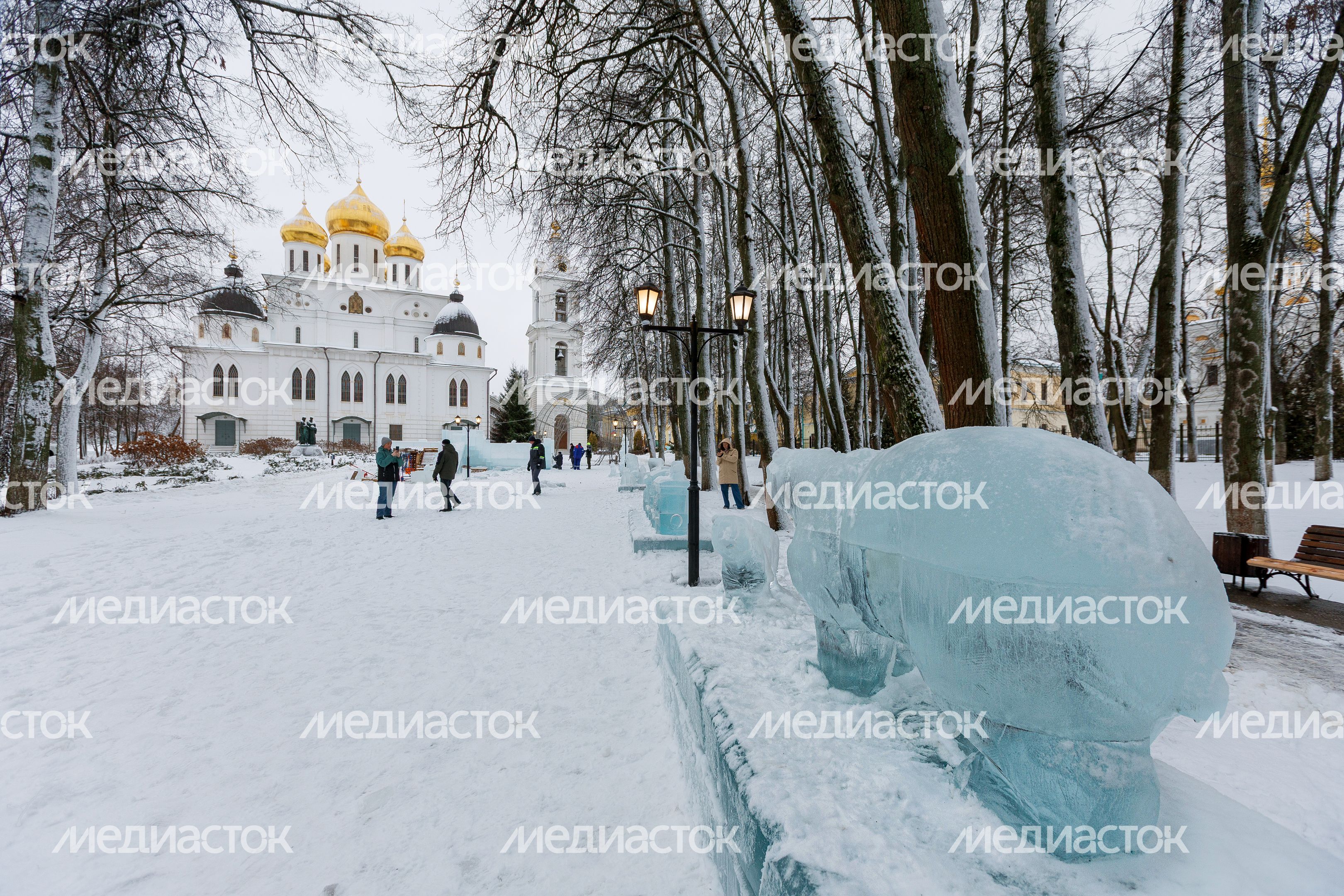 Ледяной городок на Исторической площади в Дмитрове Ледяной городок на Исторической площади в Дмитрове