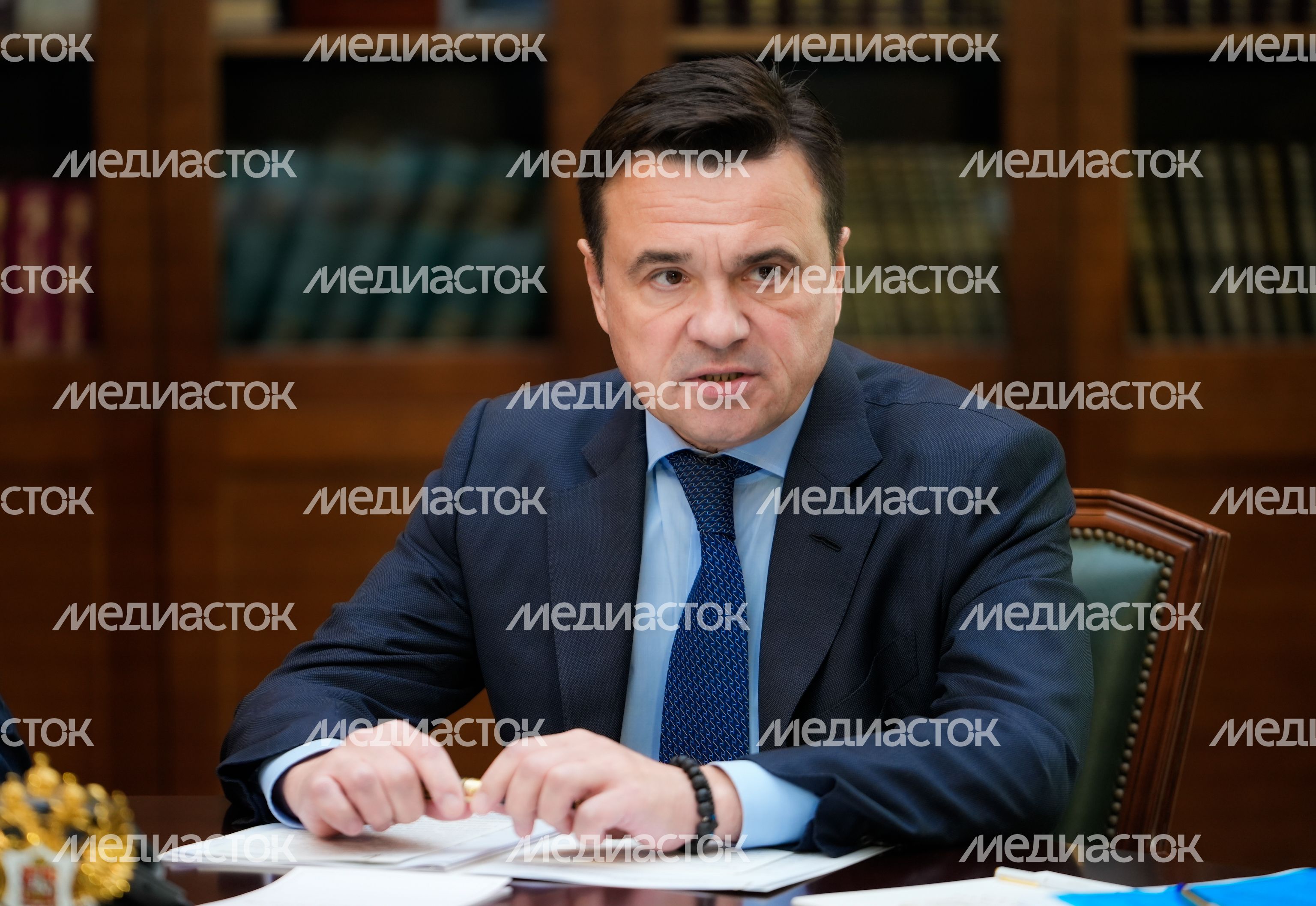 Андрей Воробьев обсудил на оперативном совещании подготовку к отопительному сезону и ограничения на работу мигрантов Андрей Воробьев обсудил на оперативном совещании подготовку к отопительному сезону и ограничения на работу мигрантов
