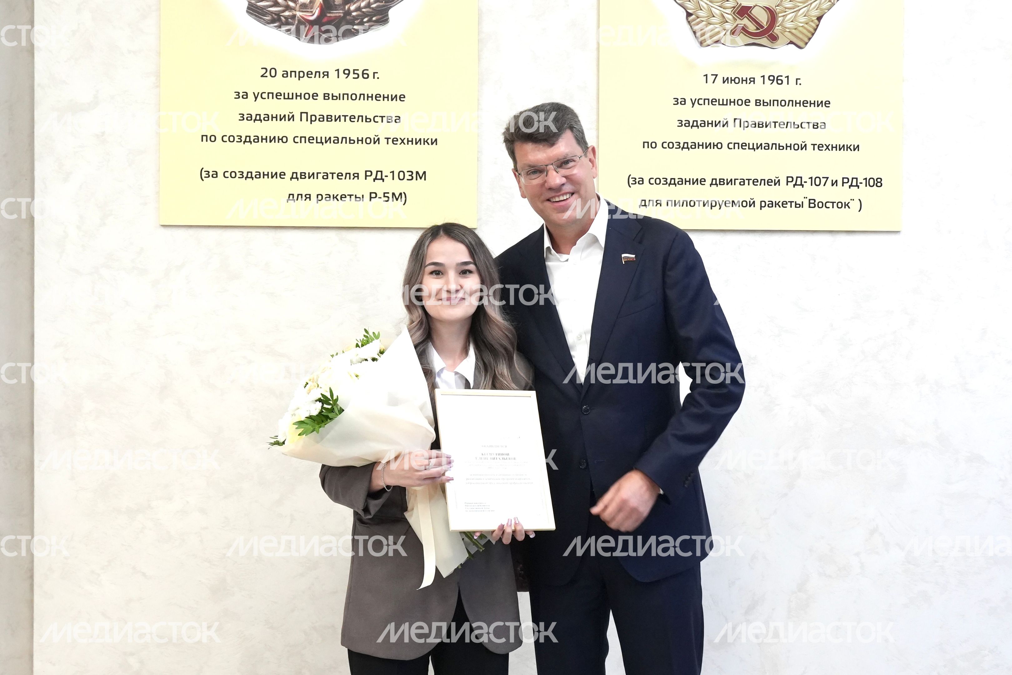 Денис Кравченко наградил лучших сотрудников "НПО Энергомаш им. академика В.П. Глушко"
