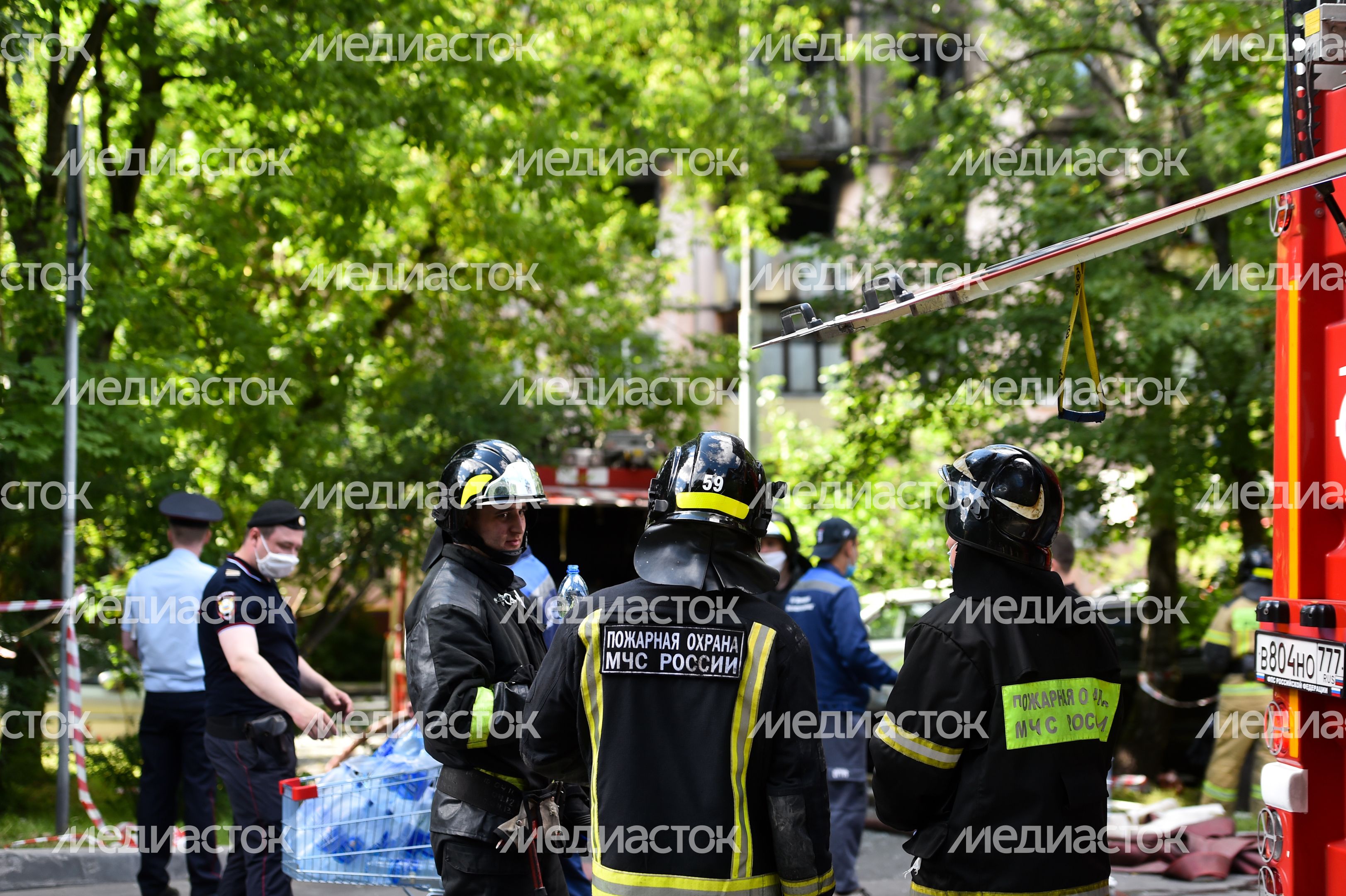 Кадры с места взрыва в доме на улице Проходчиков в Москве
