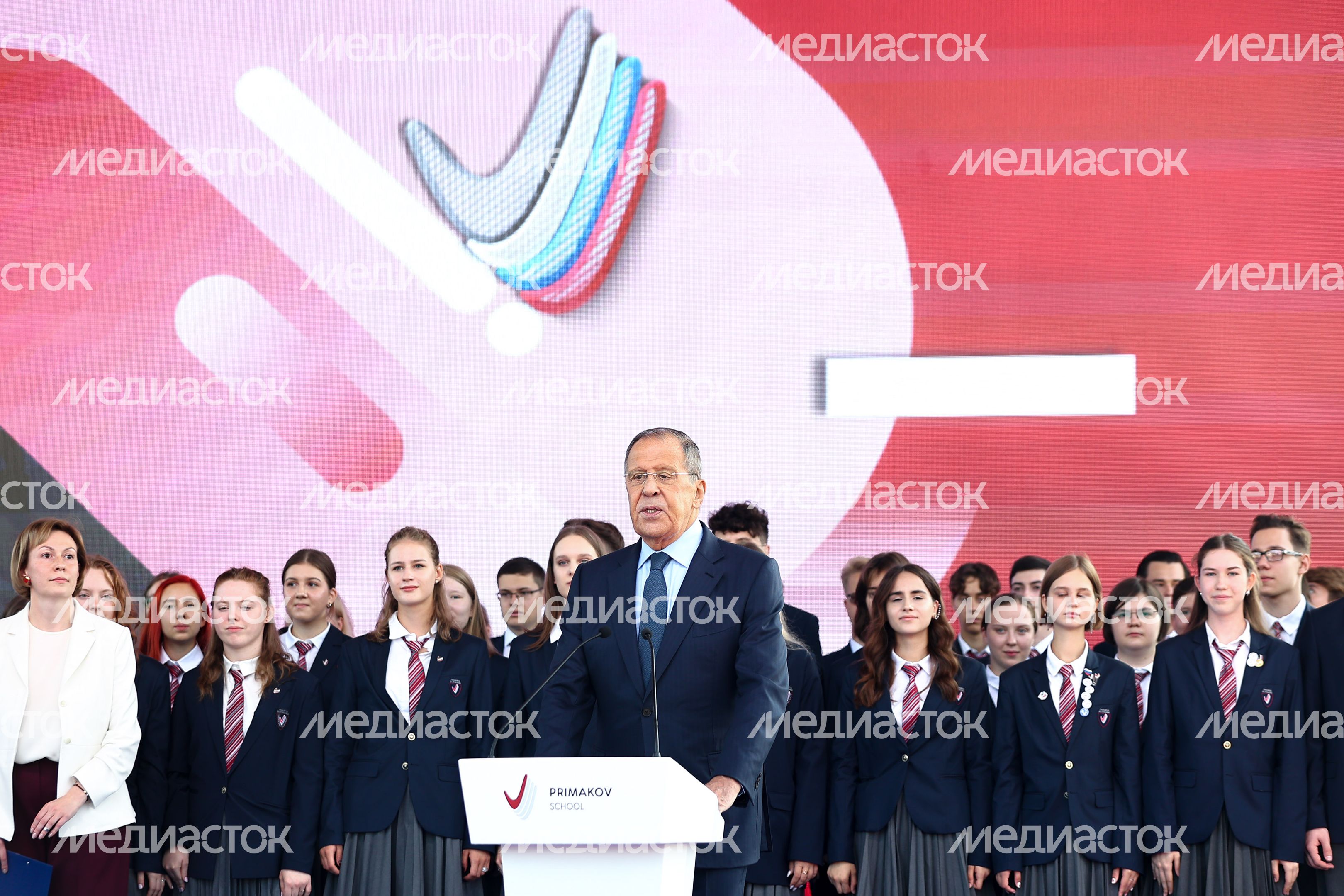 Торжественная линейка в гимназии им. Е.М. Примакова с участием Губернатора Подмосковья