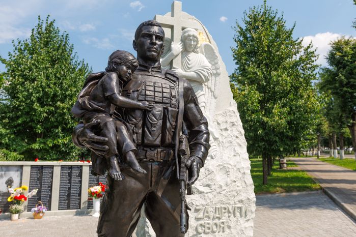 Памятник Героям СВО на улице Загорской в Дмитрове