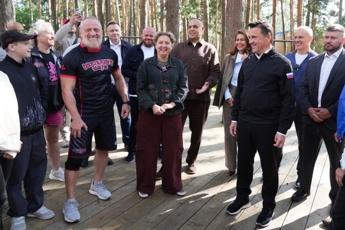 Андрей Воробьев пообщался с тренерами и спортсменами на спортивной базе "Лесная опушка"