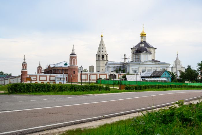 Богородице-Рождественский Бобренев мужской монастырь в селе Старое Бобренево округа Коломна