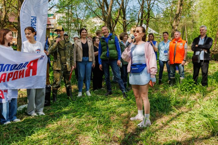 Волонтеры очистили овраг и русло реки Кочуры в Сергиево-Посадском округе от мусора