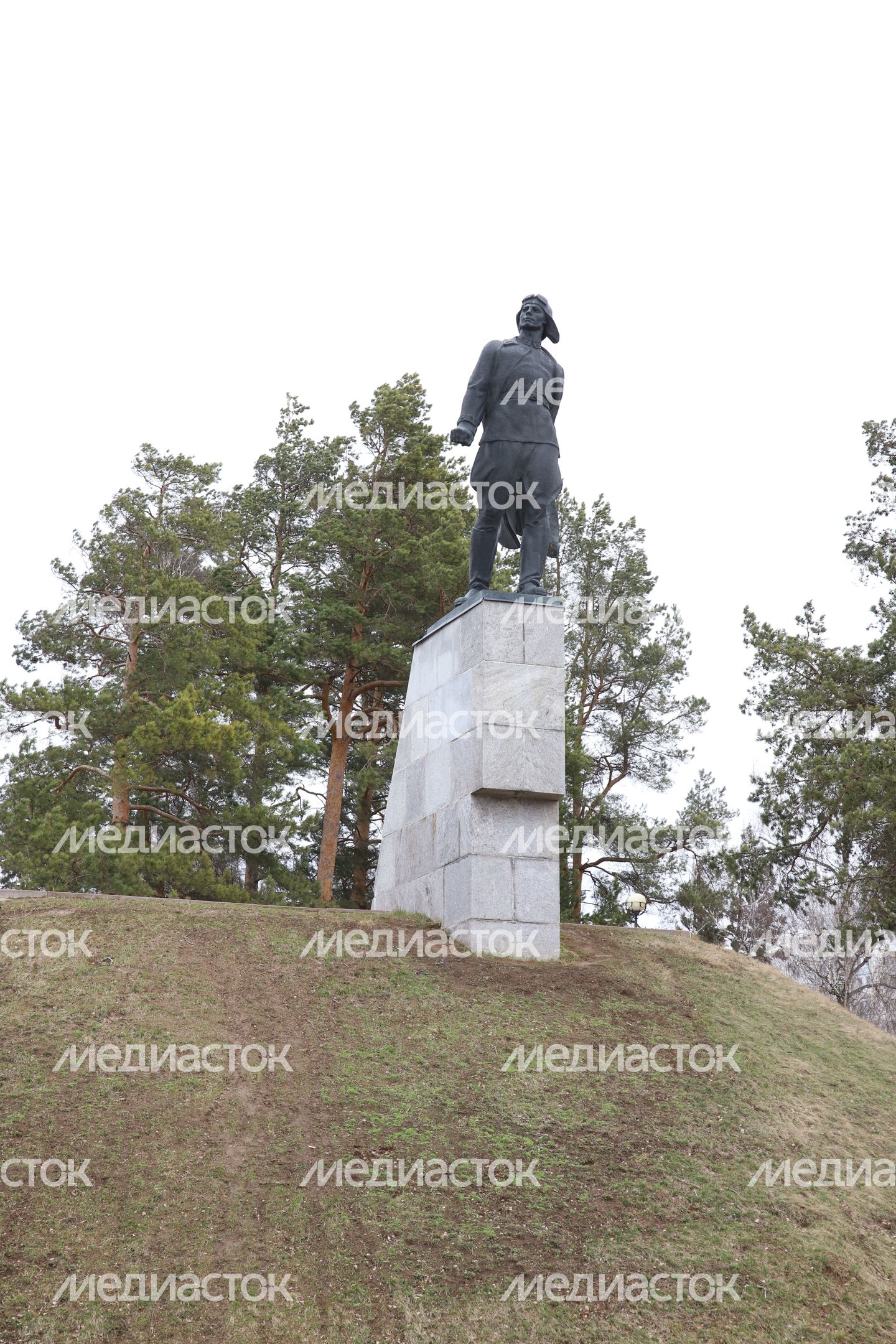 Памятник ночному тарану Талалихина Памятник ночному тарану Талалихина