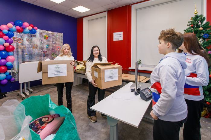 Пункт приема гуманитарной помощи в Химках в рамках акции «Добрый Новый год»