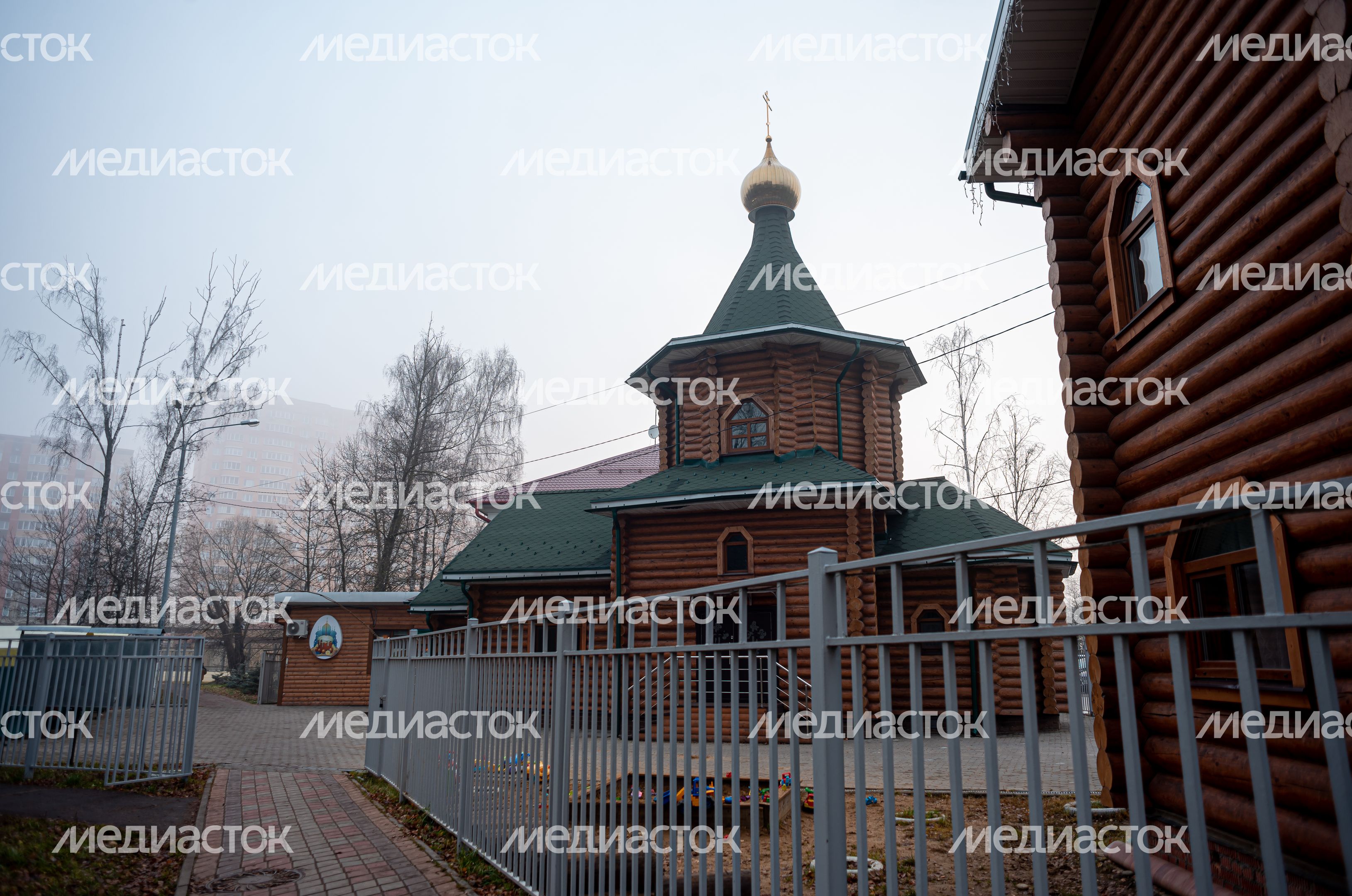 Осенние виды Храма во имя святых благоверных князей Петра и Февронии Муромских