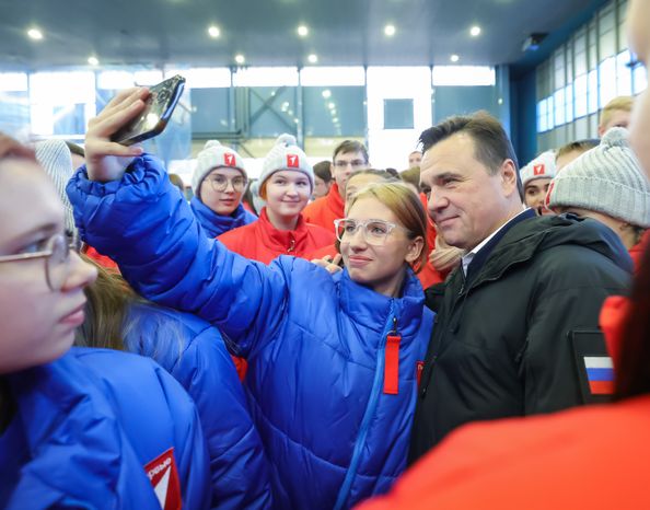 Андрей Воробьев навестил пилотажные группы на авиабазе в Кубинке