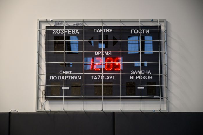Табло со счетом игры в спортивном зале стадиона «Торпедо» после капитального ремонта в Орехово-Зуево