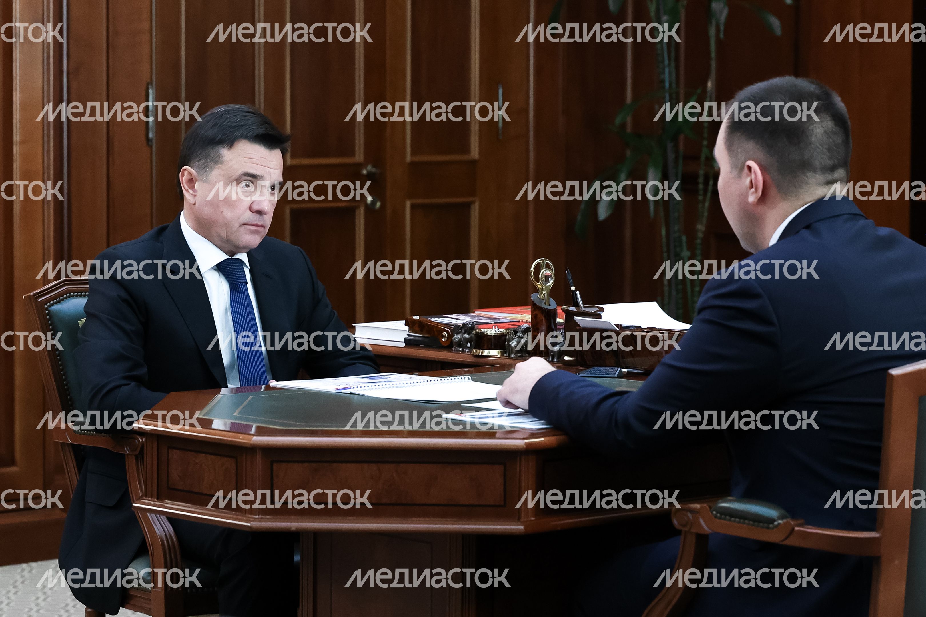 Андрей Воробьев провел рабочую встречу с главой городского округа Жуковский Андроником Паком Андрей Воробьев провел рабочую встречу с главой городского округа Жуковский Андроником Паком
