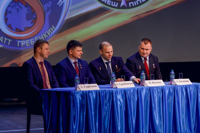 Торжественное собрание в честь возвращения космонавтов в Доме космонавтов Звездного городка