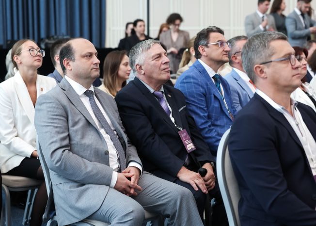 Пленарная сессия "Образование будущего" на Форуме педагогов Подмосковья